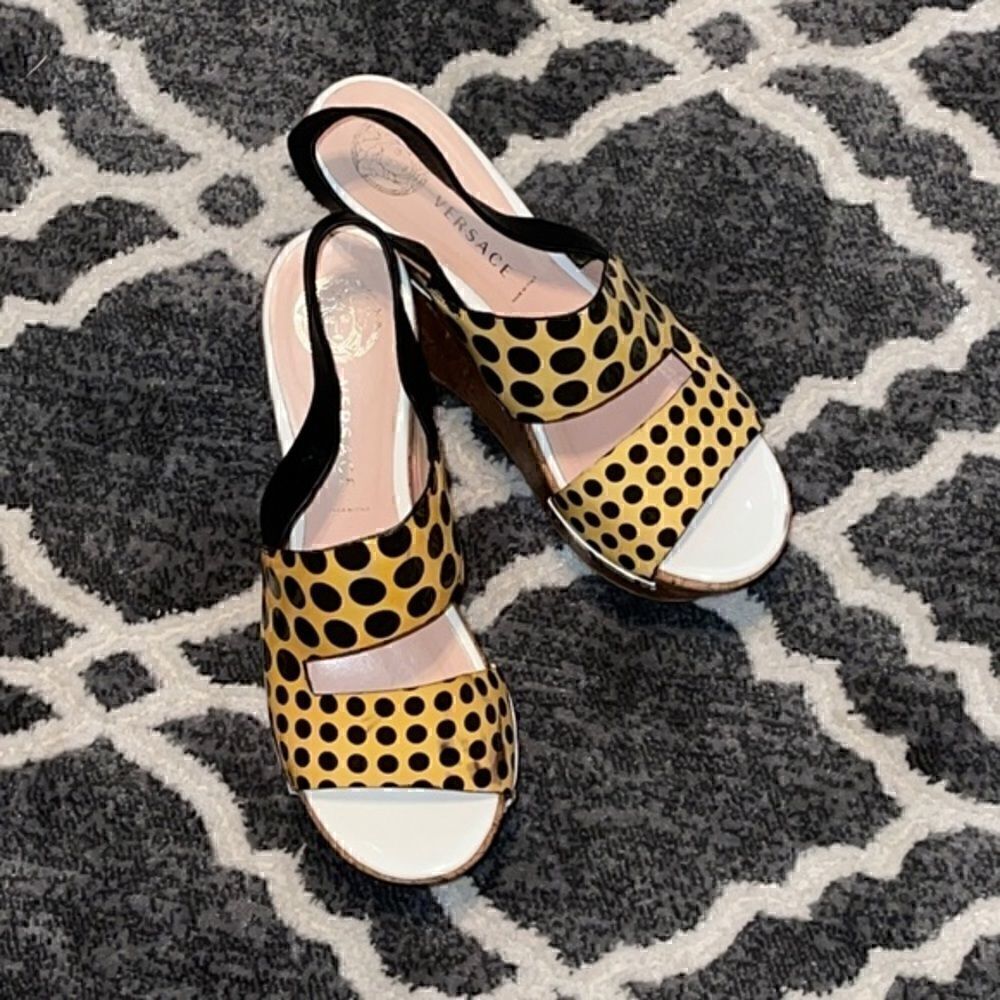 •VERSACE vintage wedges• - Picture 8 of 13